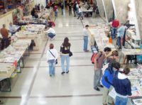 Visitatori a spasso per gli stand