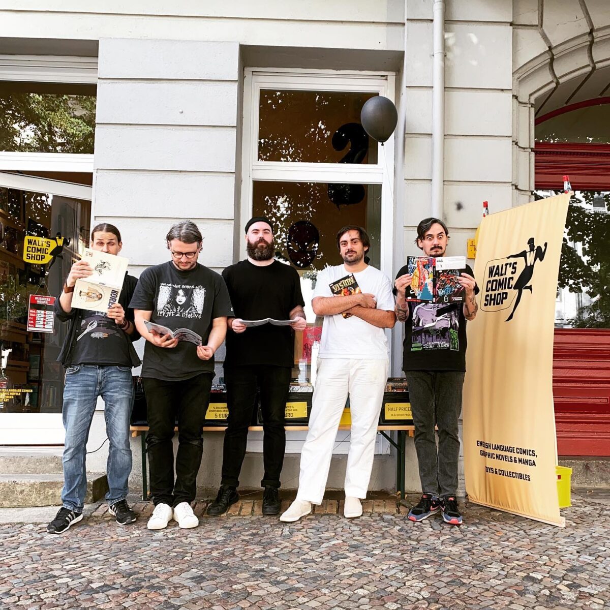 Waltscomicsshop team